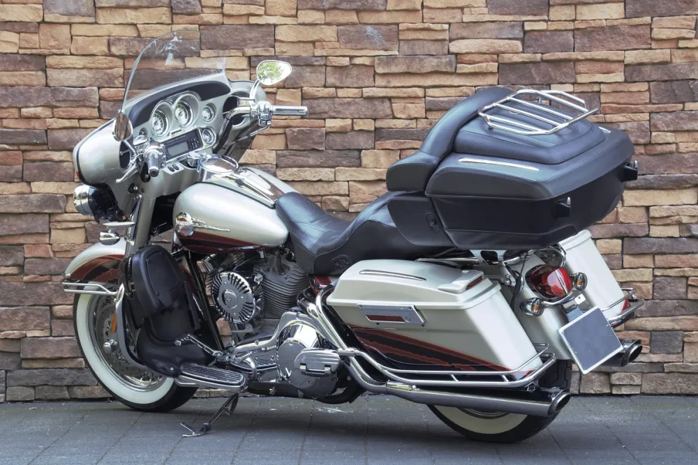 2006 Harley-Davidson FLHTCUSE Electra Glide Ultra Screamin Eagle CVO 103 *VERKOCHT*