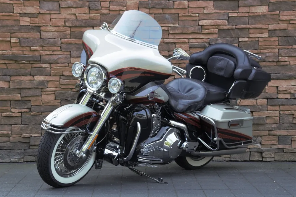 2006 Harley-Davidson FLHTCUSE Electra Glide Ultra Screamin Eagle CVO 103 *VERKOCHT*