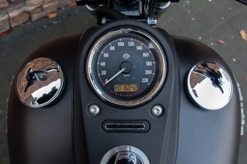 2016 Harley-Davidson FXDBC Dyna Street Bob Limited 103 *VERKOCHT*