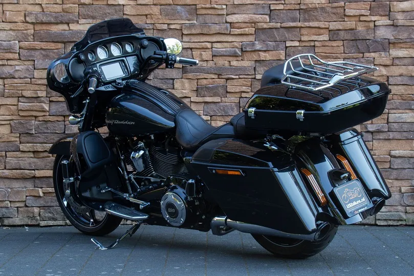 2017 Harley-Davidson Street Glide CVO 114 FLHXSE Screamin Eagle *VERKOCHT*