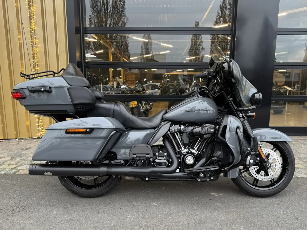 2022 Harley-Davidson Ultra Limited 114 FLHTK Blacked Out Jekill & Hyde BTW-motor!