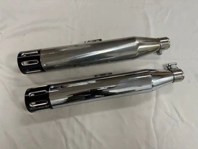 Rinehart uitlaatdempers 3,5" slip-on M8 softail chroom met zwarte eindkappen (2018-up)