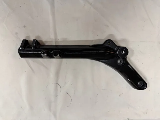 Harley-Davidson uitlaat beugel Softail M8 Street Bob en Low Rider S (2018-2020) 65500064