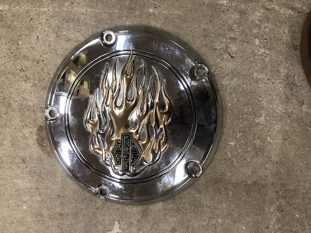 Harley-Davidson the Flames Collection - Gold & Chrome koppelingsdeksel 25334-99A