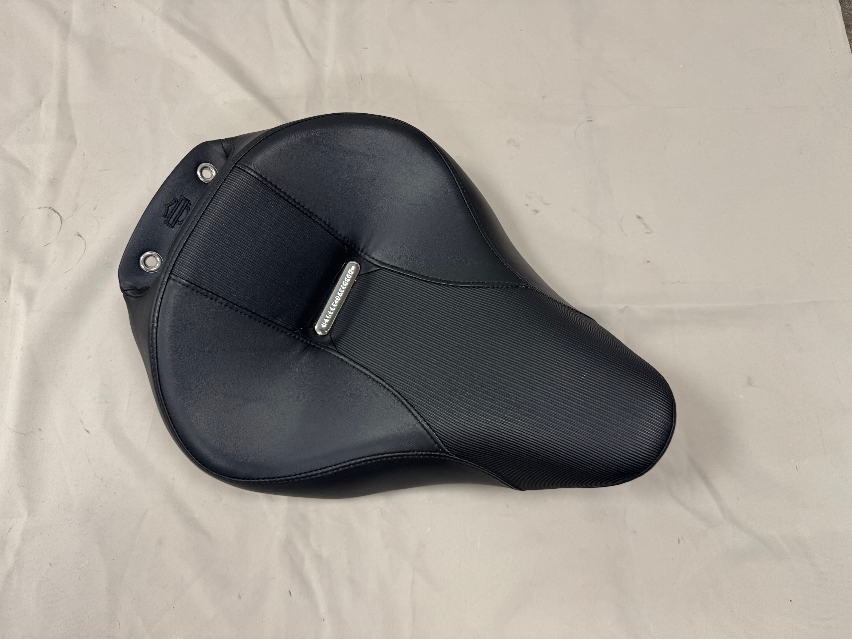 Bestuurder zadel Harley-Davidson Softail Breakout FXSB (2013-2017) 52000096