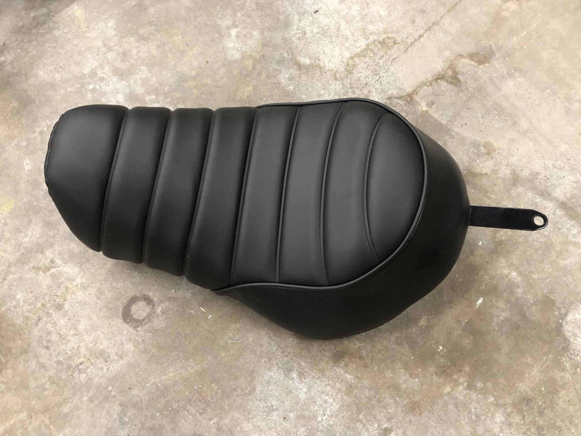 Zadel voor de Harley-Davidson Iron 883 (2016-2020) 52000195