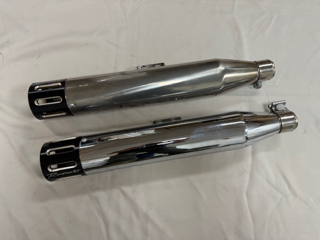 Rinehart uitlaatdempers 3,5" slip-on M8 softail chroom met zwarte eindkappen (2018-up)