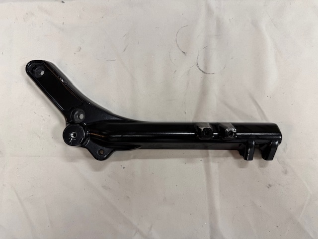 Harley-Davidson uitlaat beugel Softail M8 Street Bob en Low Rider S (2018-2020) 65500064